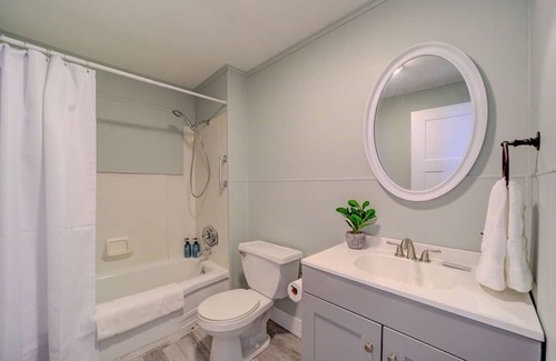 Muskegon House | Cottage Retreat Scenic Drive Resort 1