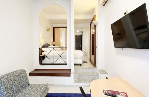 Chiesa Nuova House | Stanza Familiare in Hotel del Centro di Positano