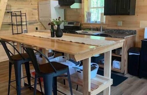 Palmyra Cabin | Simple cabin with ample parking