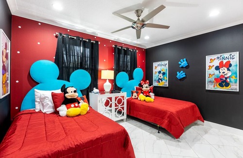 Davenport House | Magic Mirage by AvantStay | Group Retreat + Private Pool, Resort Access