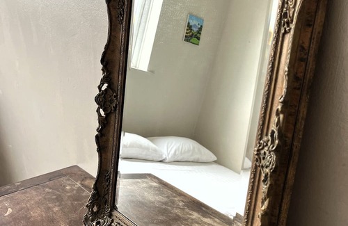 Easton House | Cottage Hideaway in Bristol with Garden