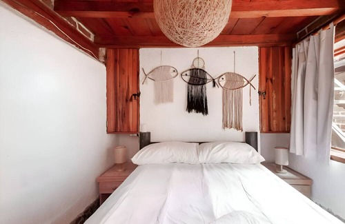 El Santuario Cabin | Hippie Ranch Cabaña en borde de lago