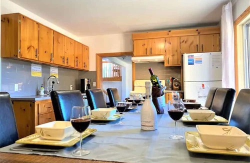 Sainte-Lucie-des-Laurentides Ski Chalet | Expériences Acem - SPA + VUE + LAC Avec Embarcations, Kayaks et Pédalos