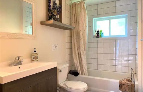 Sainte-Lucie-des-Laurentides Ski Chalet | Expériences Acem - SPA + VUE + LAC Avec Embarcations, Kayaks et Pédalos