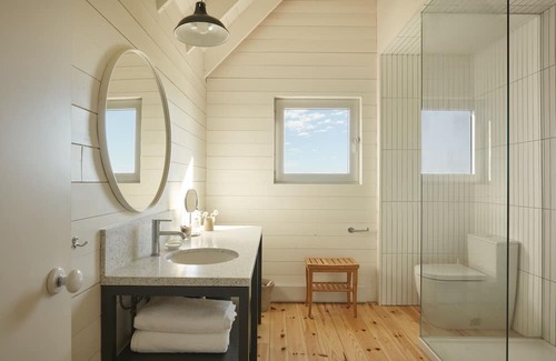 L'Ile-du-Havre-Aubert House | Prestigious home, recipient of many architecture awards, with three rooms