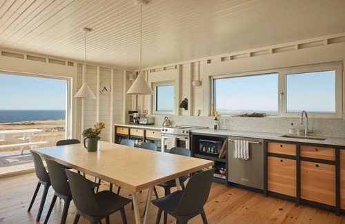 L'Ile-du-Havre-Aubert House | Prestigious home, recipient of many architecture awards, with three rooms