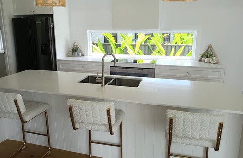 Burleigh Waters House | New Burleigh home with pool 5 night midweek stay rates dropped!