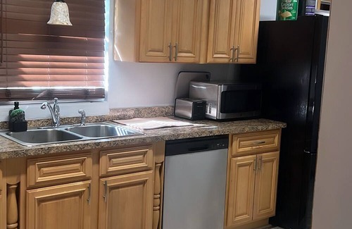 Lake Alfred House | Charming 2-bedroom house with WiFi and AC in welcoming Lake Alfred.