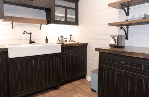 Tappen Apartment | Cozy lower level suite with King bed, just outside of Salmon Arm!