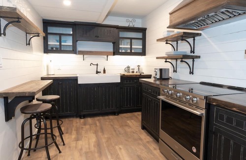 Tappen Apartment | Cozy lower level suite with King bed, just outside of Salmon Arm!