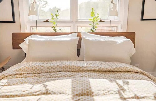 Nambe Pueblo House | Tesuque Adobe w/ Open Mountain & Valley Views