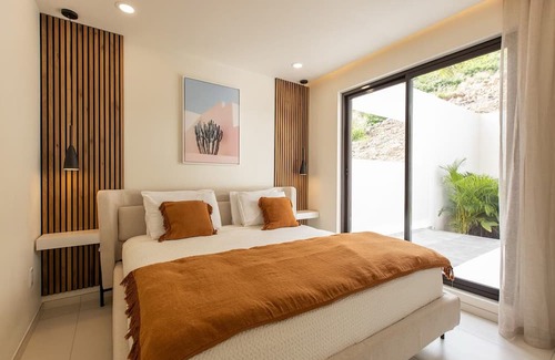 Bouvet Island House | Rooftop Pool & Hot Tub - LUX CONDO: Experience the Island with Local Guidebook