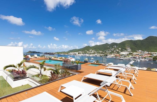 Bouvet Island House | Rooftop Pool & Hot Tub - LUX CONDO: Experience the Island with Local Guidebook