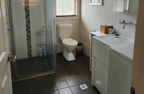 Daruka Apartment | 15 minutes from CBD. Guest numbers flexible for travelling sporting families.