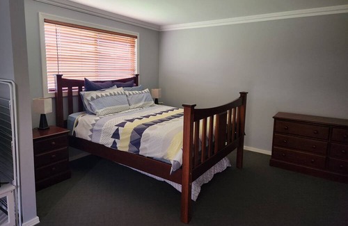 Daruka Apartment | 15 minutes from CBD. Guest numbers flexible for travelling sporting families.