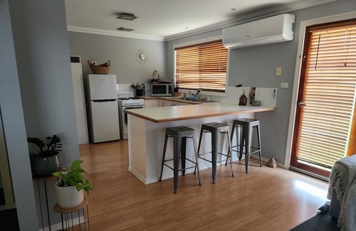 Daruka Apartment | 15 minutes from CBD. Guest numbers flexible for travelling sporting families.