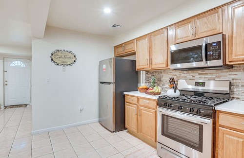 Newark Apartment | Lovable Newark Apartment < 1 Mi to Downtown!