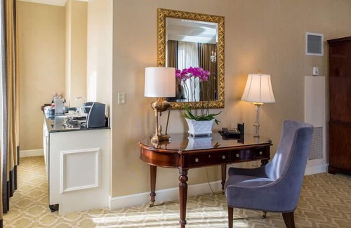 Belden Place House | 1-Bedroom Suite at a 4.5⭐️ Hotel