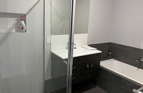 Armidale House | Comfortable and private home from home.