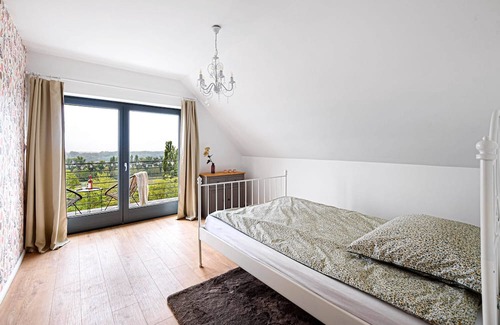 Veroce Cottage | Dragonfly lodge - private house with hot tub and view to the Danube/mountains