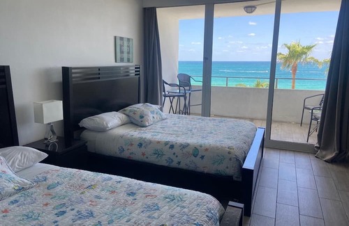 Bermuda Riviera House | 1. Beachfront Oceanview Private Hotel Fort Lauderdale Beach Balcony Pool View