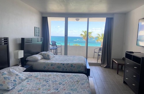 Bermuda Riviera House | 1. Beachfront Oceanview Private Hotel Fort Lauderdale Beach Balcony Pool View
