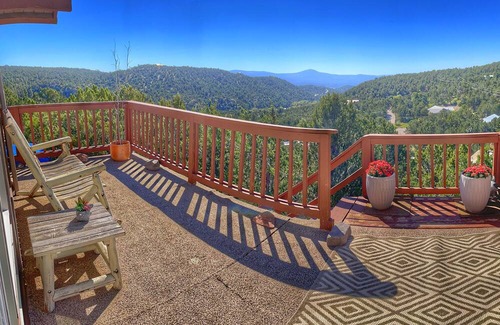 Cedar Crest House | mountain home near sandia trails.