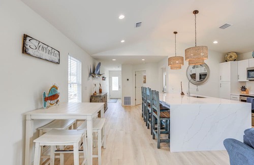Steinhatchee Cottage | Bright Steinhatchee Getaway, Walk to River & Dock!