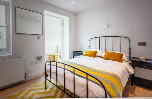 Highbury West Apartment | Former Victorian bakery in Highbury by MoreThanStays