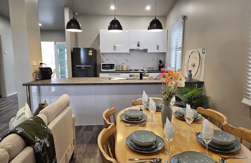 Cessnock House | Chambre House - Pool, Outdoor entertainment, Aircon every room.