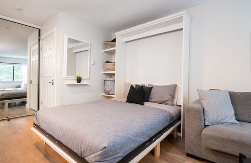 Whistler Creekside Condo | *Group Stays* Large Renovated w Pool & Hot Tub