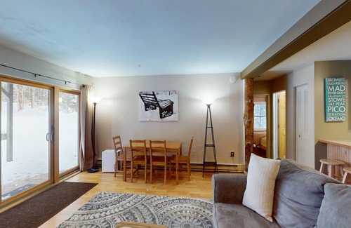 Mendon Condo | Gateway Comfort - 2 BR Rustic Condo in Mendon