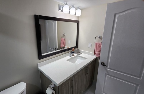 Meadowvale Village Apartment | Luxurious & spacious private apartment w/ all amenities