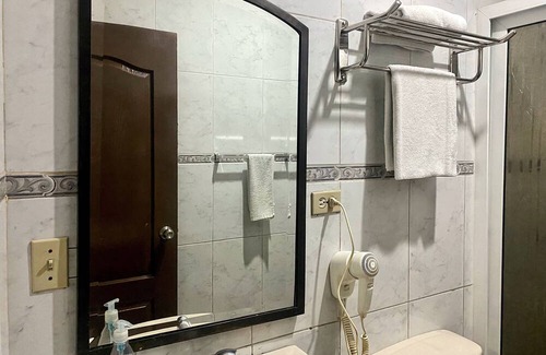 San Pedro Sula Apartment | 102- Apto 2 Hab, 2 Baños Privado, Estacionamiento, Ubicación Céntrica y Segura