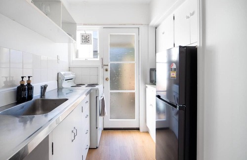 Sydenham House | Unit with Spa Bath Close to City