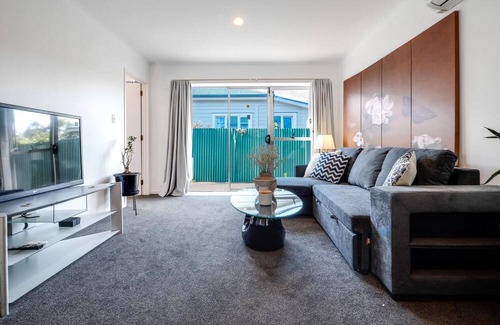 Sydenham House | Unit with Spa Bath Close to City