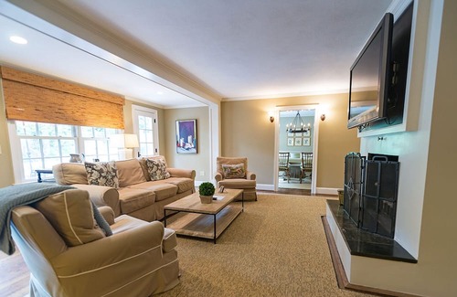 Lewis Mountain House | Cameron House Ext. Stay - Close to UVA!