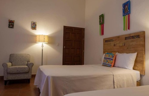 Luis Jimenez Figueroa Bed & Breakfast | Habitación Retablos en Casa Los Arquitos B&B