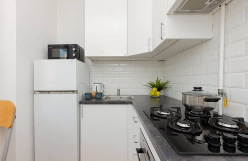 Muranow Apartment | Bright Studio With Balcony by Renters