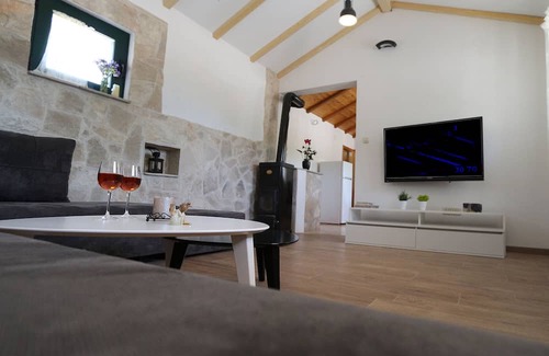 Vrgorac Villa | Willa near Makarska with heated pool,quiet location