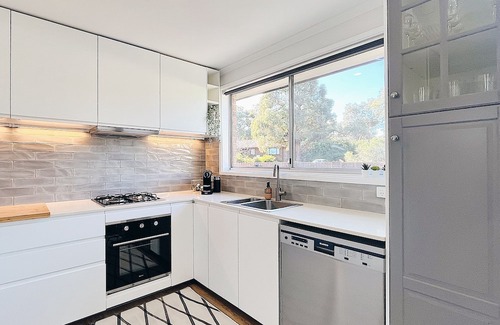 Kaleen House | Stylish, Comfy Family Home & Pet Friendly with Large Garden