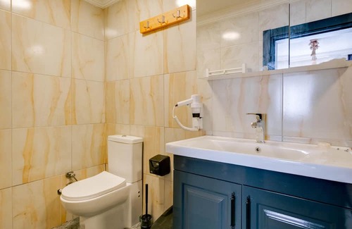 Tosya House | Idyllic Retreat in Lakeside Complex in Dipsiz Lake