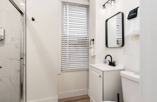 University District Apartment | Boho Studio by OSU - 2 Guests