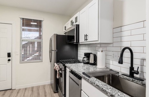 University District Apartment | Boho Studio by OSU - 2 Guests