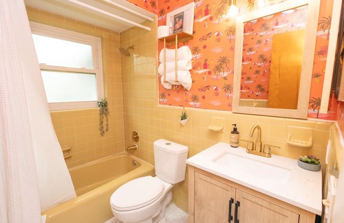 Lochmoor Waterway Estates House | Charming Florida Bungalow - beautiful Pool Home near Fort Myers River District!