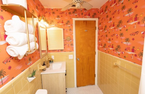 Lochmoor Waterway Estates House | Charming Florida Bungalow - beautiful Pool Home near Fort Myers River District!