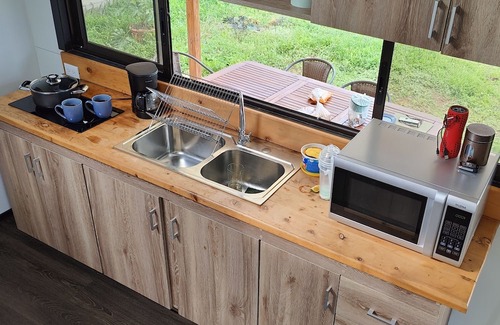 Villa Bonita Apartment | Comfort and privacy of a small house, just 10 minutes from Airport!