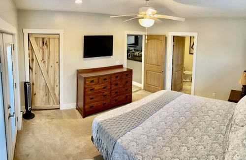 Charlottesville House | Charlottesville home - hot tub, fire pit & pond