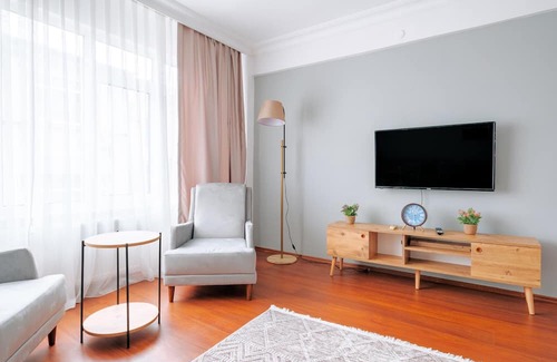 Moda Apartment | Flat w Balcony 8 min to Kadikoy Square