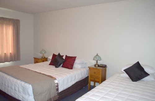 Franz Josef Glacier House | Central & Relaxing, park up and enjoy rainforest views.